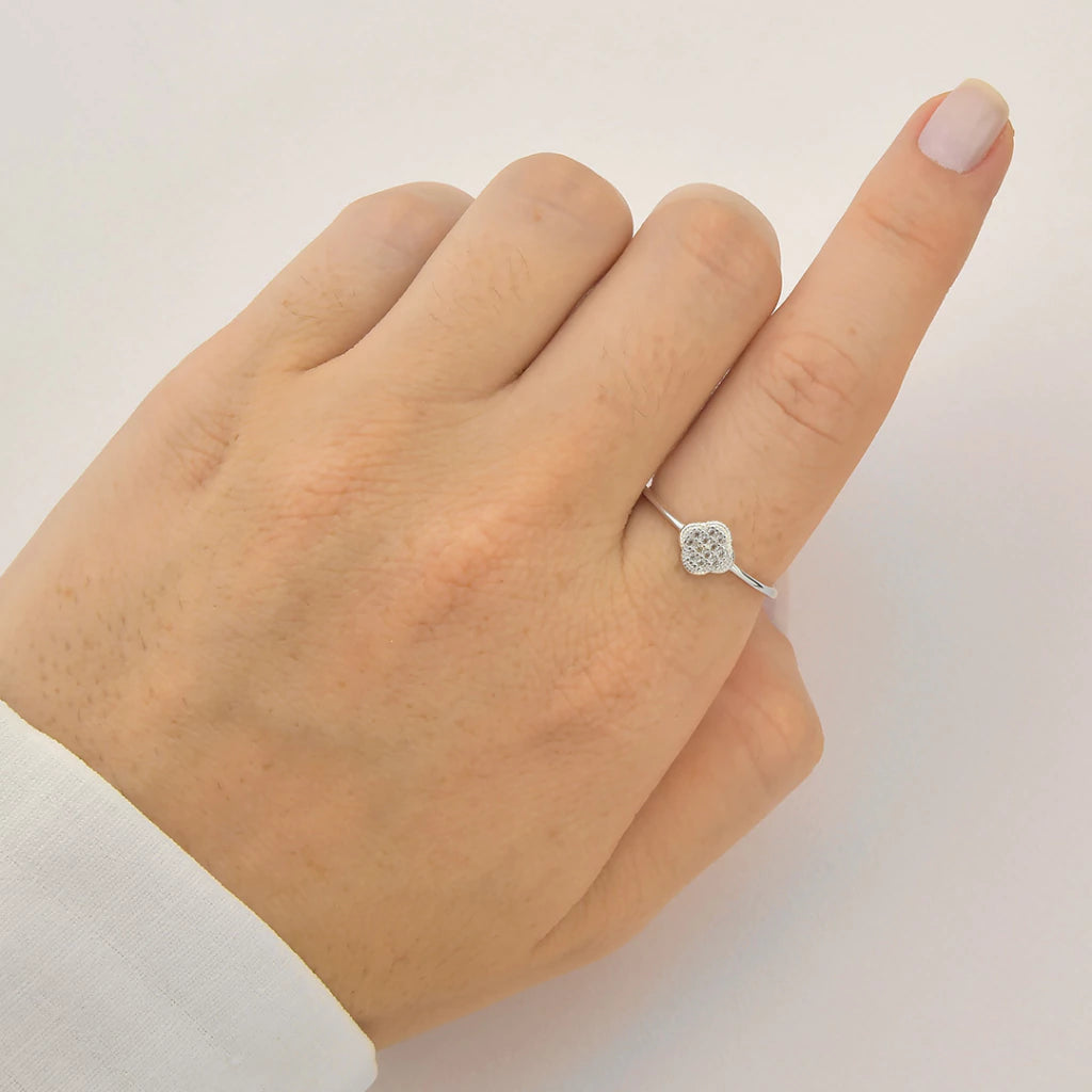 Anel Trevo Cravejado Cristal