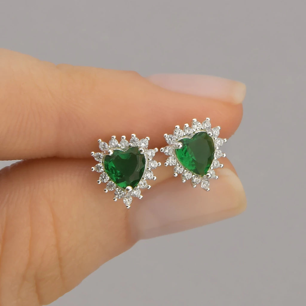 Brinco Ponto de Luz Coração Verde Cravejado de Prata