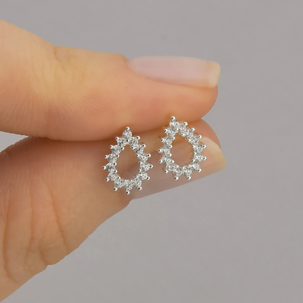 Brinco Gota Vazado Cravejado Cristal de Prata