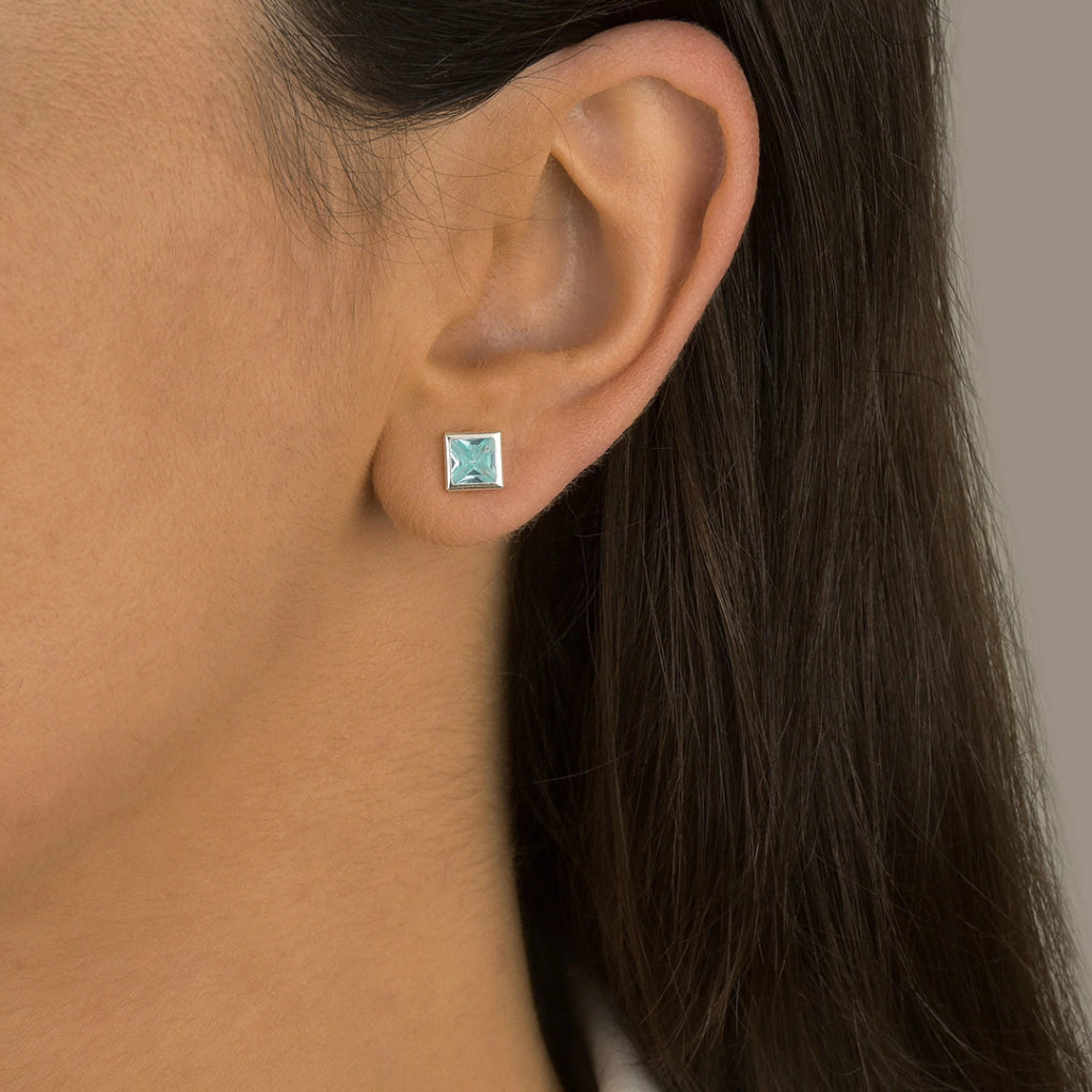 Brinco Quadrado 6mm Azul Claro