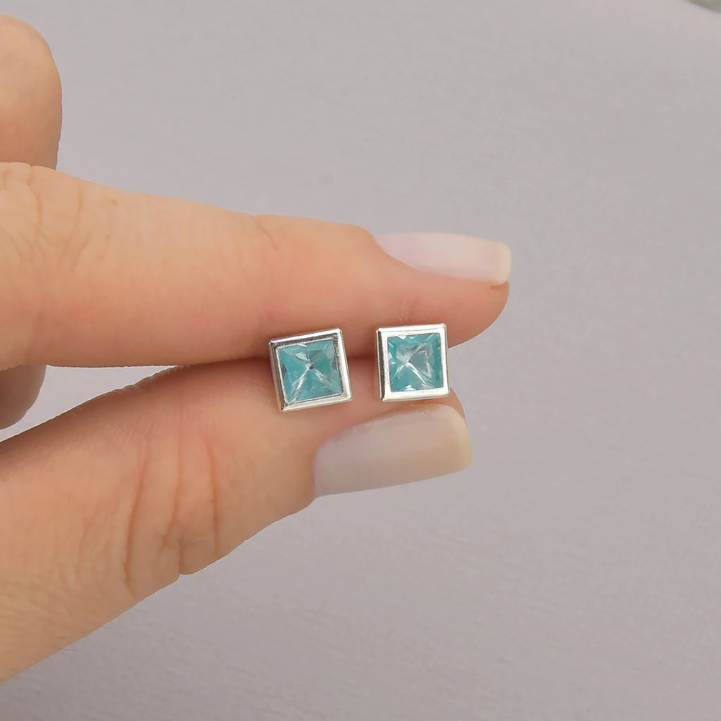 Brinco Quadrado 6mm Azul Claro