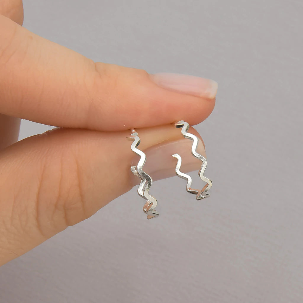 Brinco Meia Cana Ziguezague 16mm de Prata