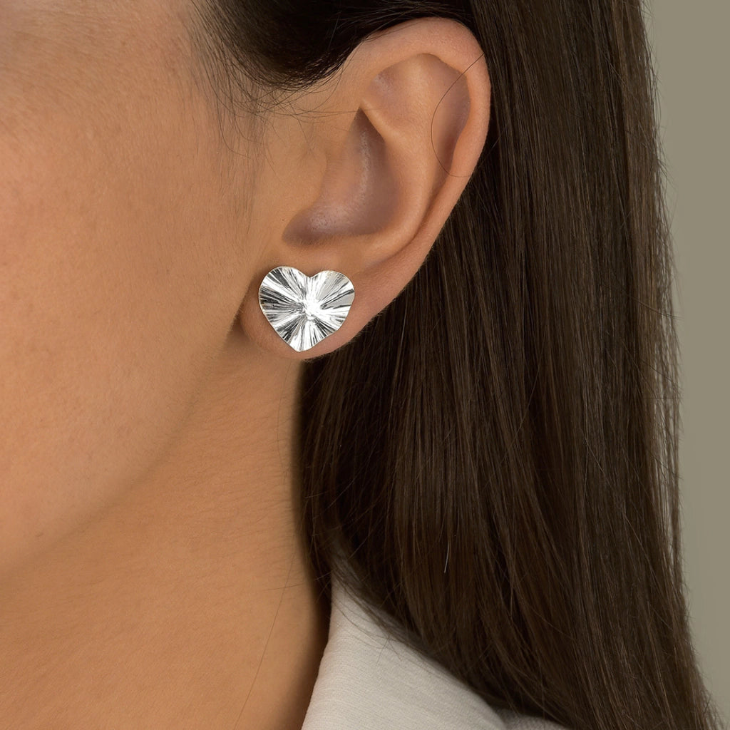Brinco Coração Folha Martelado 16,4mm de Prata